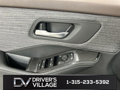 Used 2023 Nissan Rogue SV AWD/4WD image 11