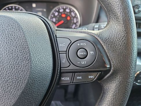 Used 2020 Toyota RAV4 XLE image 20