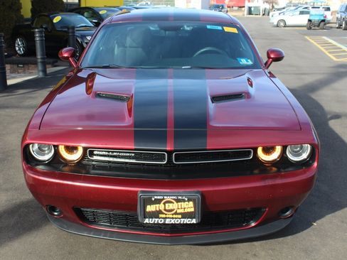 Used 2018 Dodge Challenger SXT image 18
