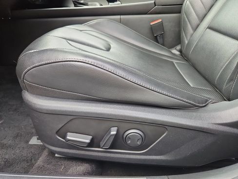 Used 2025 Hyundai Elantra Limited FWD image 27