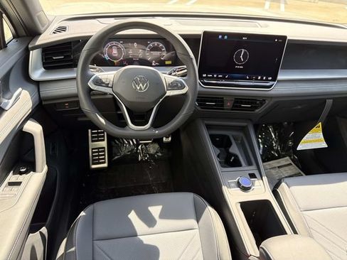 New 2026 Volkswagen Tiguan SE R-Line FWD image 7