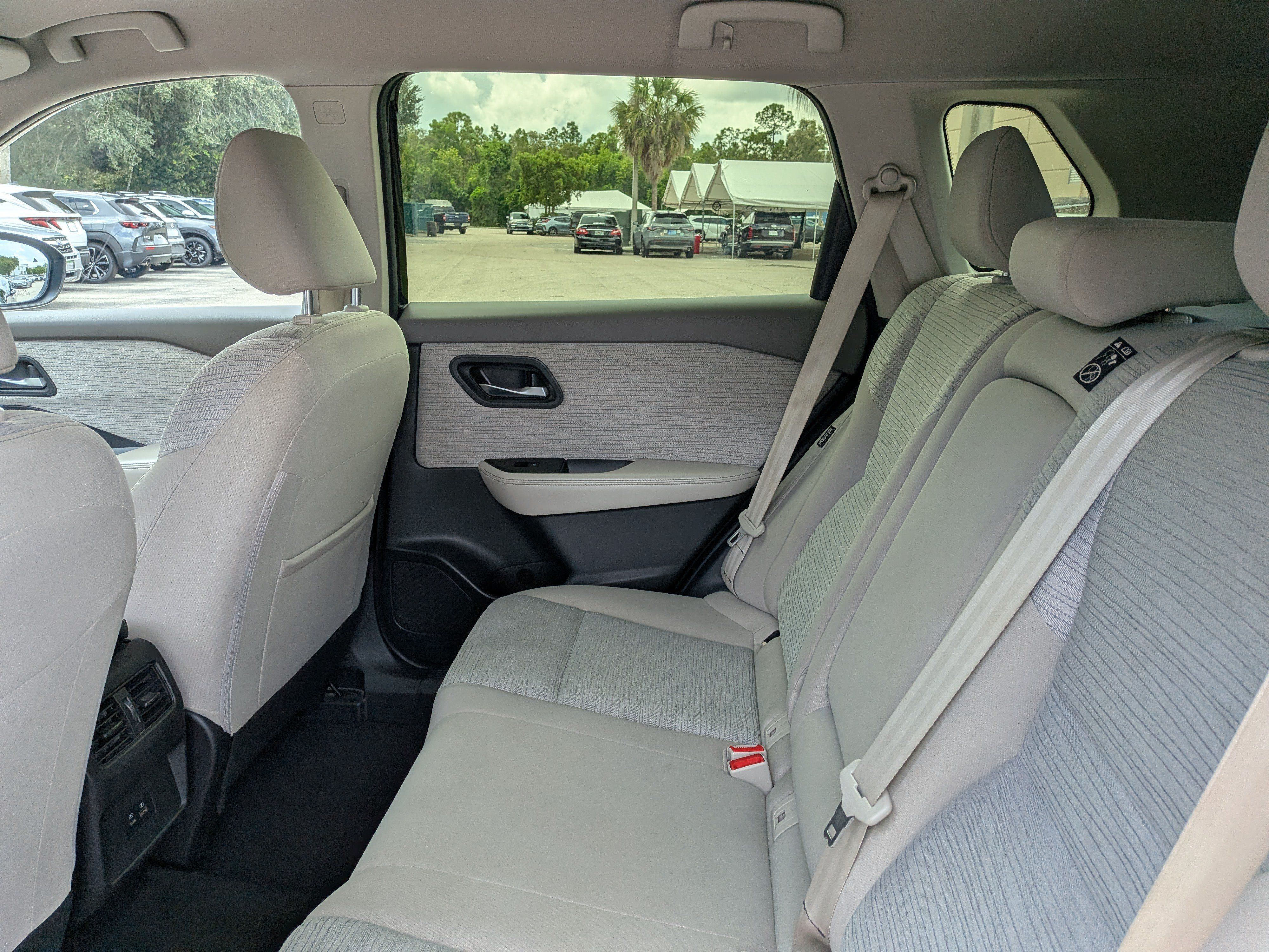 Used 2023 Nissan Rogue SV FWD image 14