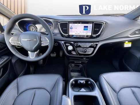 New 2026 Chrysler Pacifica Select FWD image 10