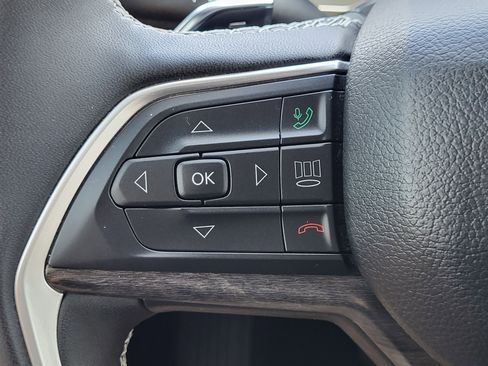 Used 2023 Jeep Grand Cherokee Limited w/ Luxury Tech Group II AWD/4WD image 18