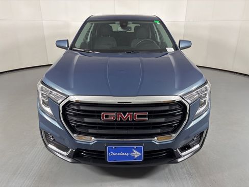 Used 2024 GMC Terrain SLE image 3