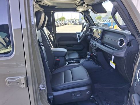 New 2026 Jeep Gladiator Sport image 25