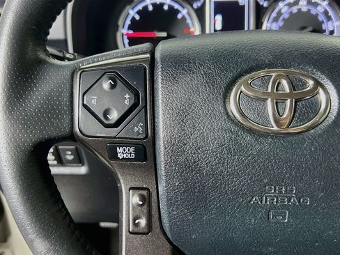 Used 2022 Toyota 4Runner TRD Off-Road Premium w/ Moonroof Package AWD/4WD image 18