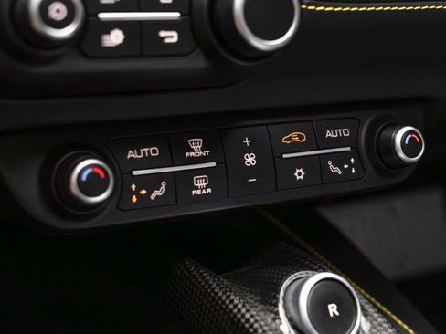 Used 2019 Ferrari Portofino image 36