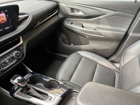Used 2025 Buick Envista Sport Touring image 35