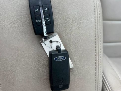 Used 2012 Ford Taurus SEL FWD image 18