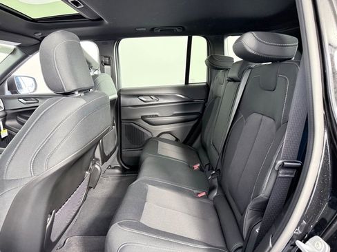 New 2025 Jeep Grand Cherokee Laredo X image 18