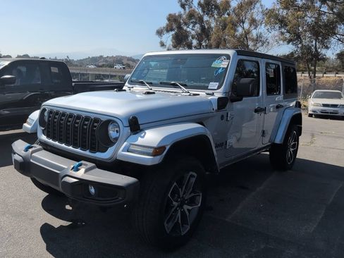 Used 2024 Jeep Wrangler Unlimited w/ Convenience Group AWD/4WD image 6