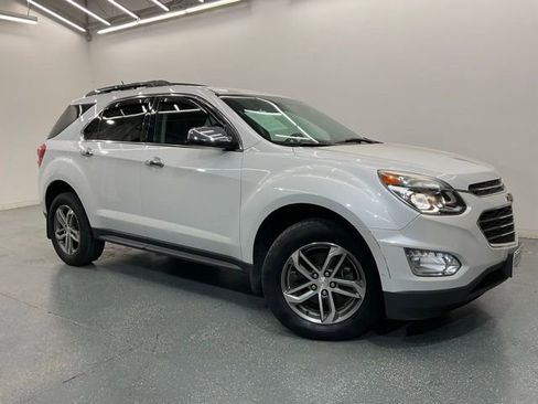 Used 2017 Chevrolet Equinox Premier w/ Enhanced Convenience Package AWD/4WD image 2