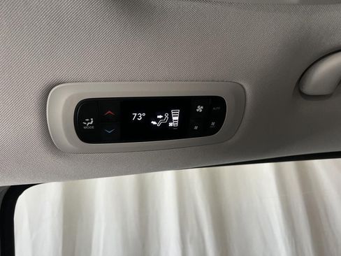 Used 2024 Chrysler Pacifica Touring-L FWD image 21