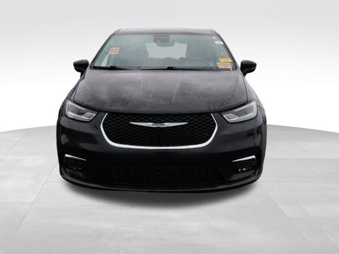 Used 2023 Chrysler Pacifica Touring-L FWD image 5
