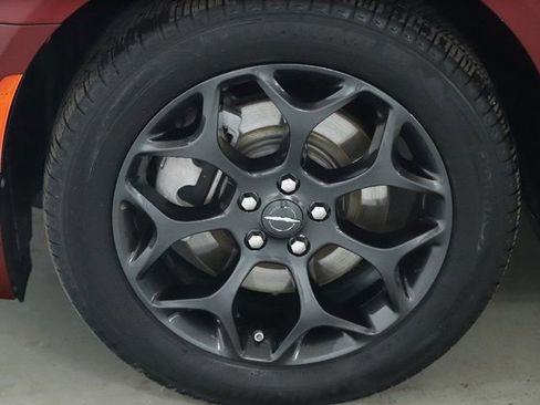 Used 2022 Chrysler 300 Touring w/ Sport Appearance Package image 35