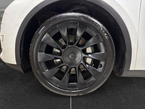 Used 2022 Tesla Model Y Long Range image 30