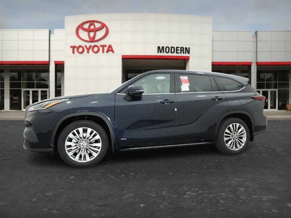 New 2026 Toyota Highlander Platinum AWD/4WD image 16