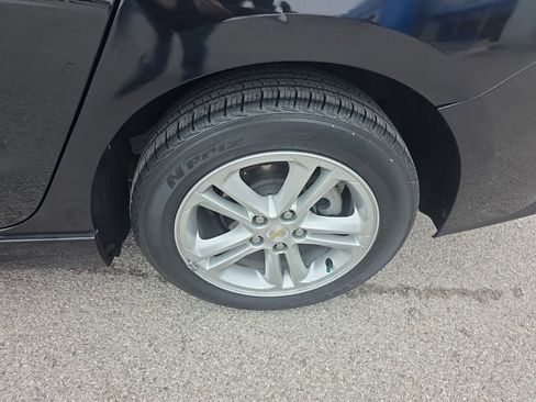 Used 2017 Chevrolet Cruze LT w/ Convenience Package image 9