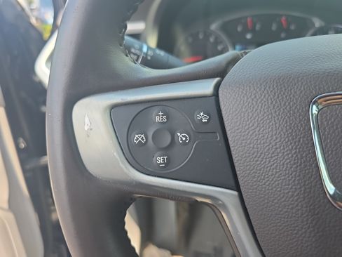 Used 2017 GMC Acadia SLT w/ LPO, Cargo Package FWD image 18