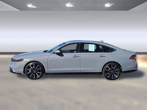Used 2025 Honda Accord Touring image 2