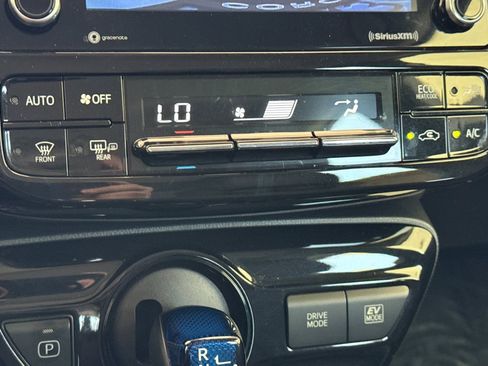 Used 2022 Toyota Prius FWD image 21