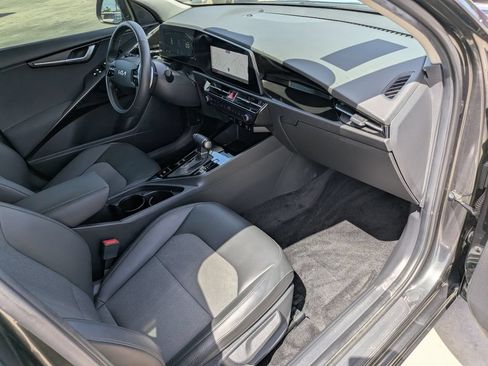 Certified 2023 Kia Niro EX FWD image 14