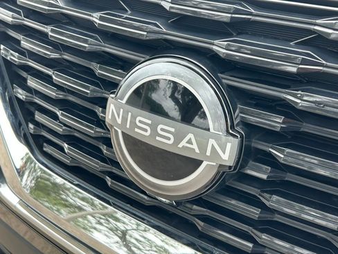 Used 2023 Nissan Rogue SV FWD image 32