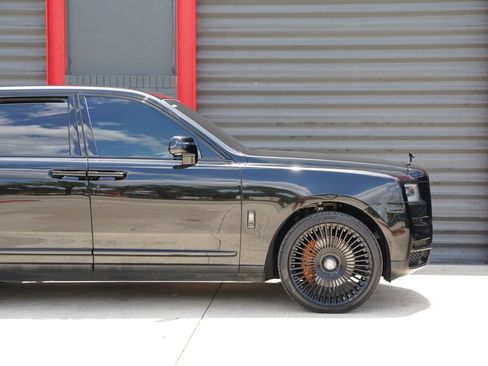 Used 2023 Rolls-Royce Cullinan Black Badge w/ Driver's Package AWD/4WD image 8