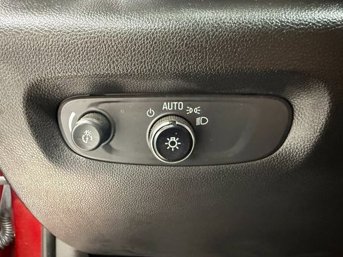 Used 2023 Chevrolet Traverse RS image 23