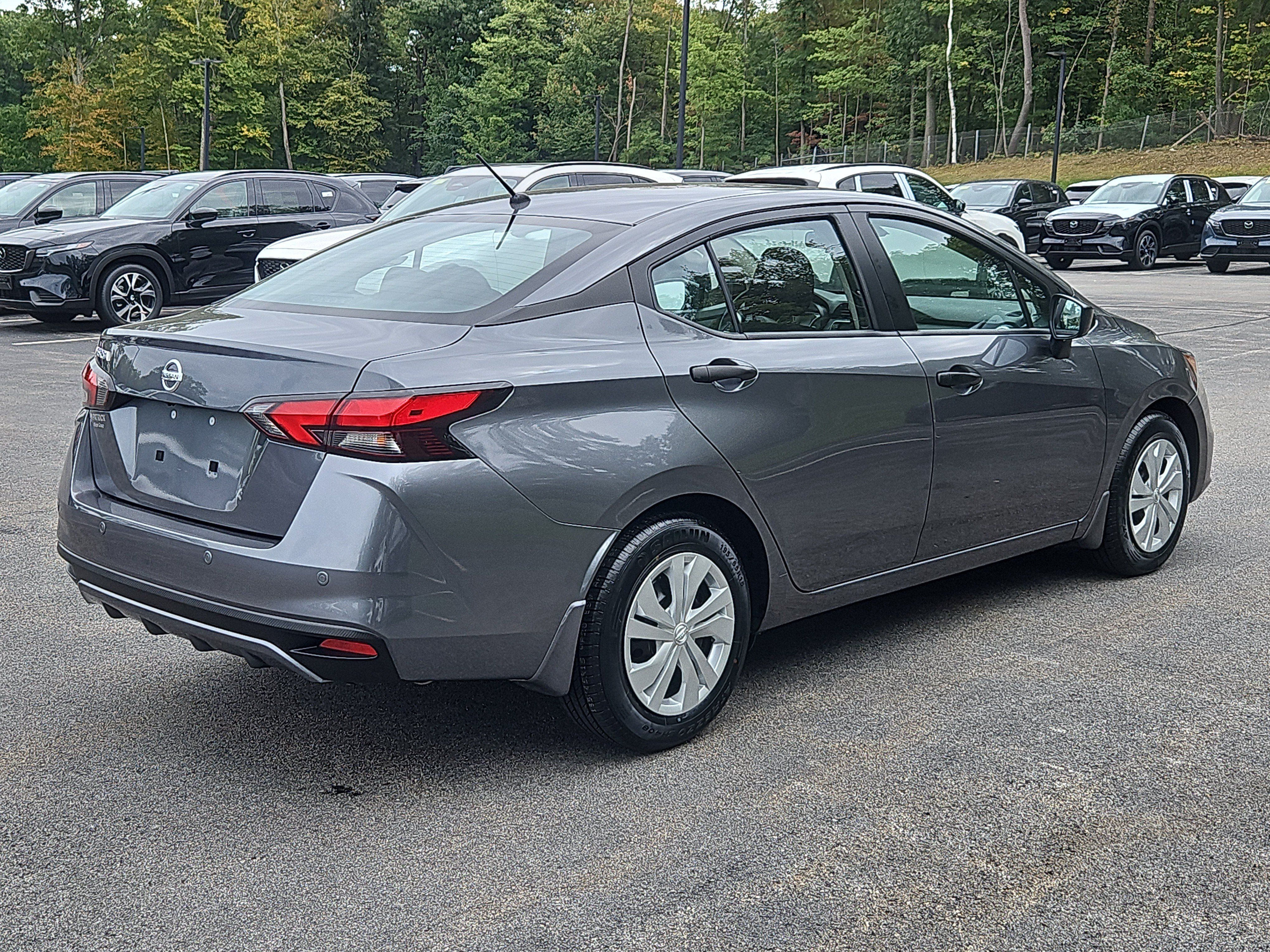 Used 2022 Nissan Versa S FWD image 2