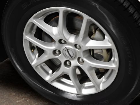 Used 2023 Chrysler Voyager LX image 6