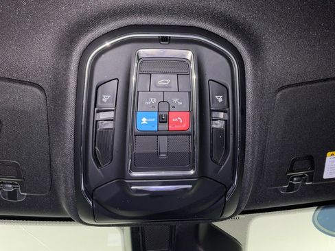 Used 2024 Jeep Grand Cherokee Limited w/ Black Appearance Package AWD/4WD image 21