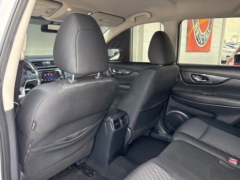 Used 2018 Nissan Rogue S image 8