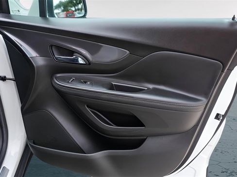 Used 2022 Buick Encore Preferred w/ Safety Package image 26