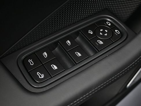 New 2026 Porsche Macan Turbo Electric image 19