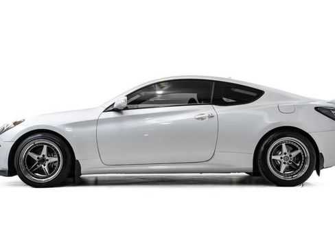 Used 2015 Hyundai Genesis 3.8 image 10