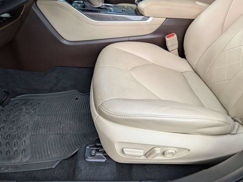 Used 2021 Toyota Highlander Platinum FWD image 14