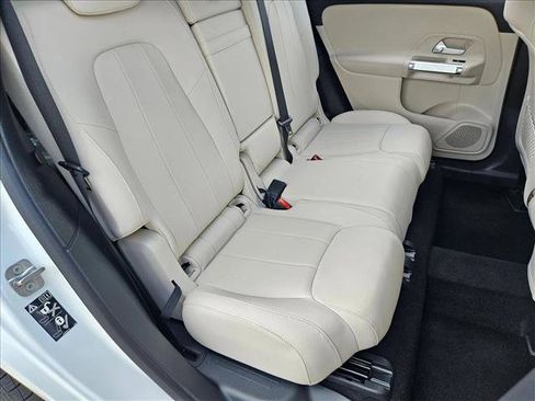 Used 2025 Mercedes-Benz GLB 250 image 18