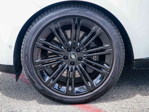 Used 2023 Land Rover Range Rover Long Wheelbase SE image 9