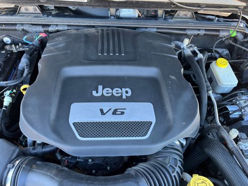 Used 2016 Jeep Wrangler 75th Anniversary image 22