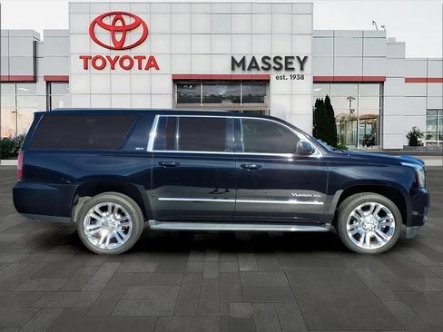 Used 2019 GMC Yukon XL SLT w/ Premium Edition AWD/4WD image 2