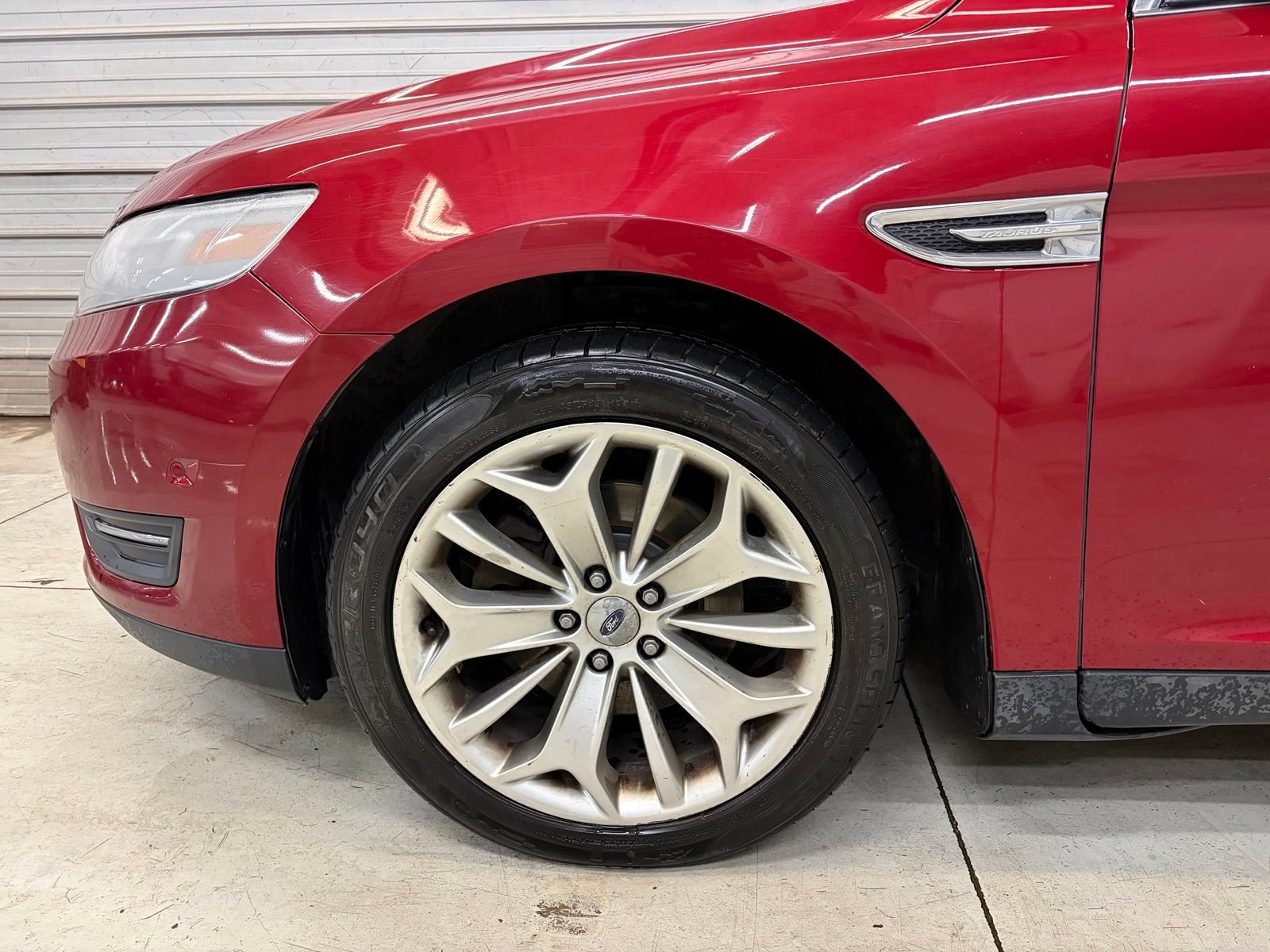 Used 2013 Ford Taurus Limited FWD image 4