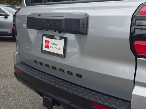Certified 2025 Toyota 4Runner SR5 AWD/4WD image 13