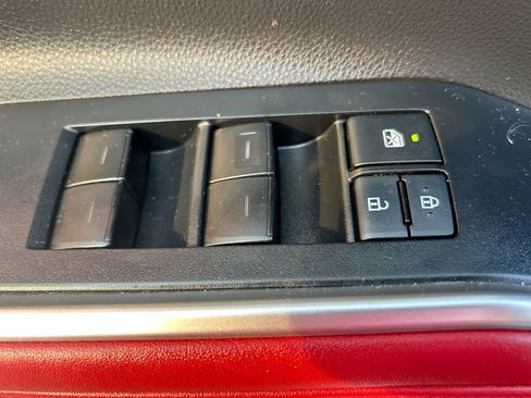 Used 2022 Toyota Highlander XSE FWD image 13
