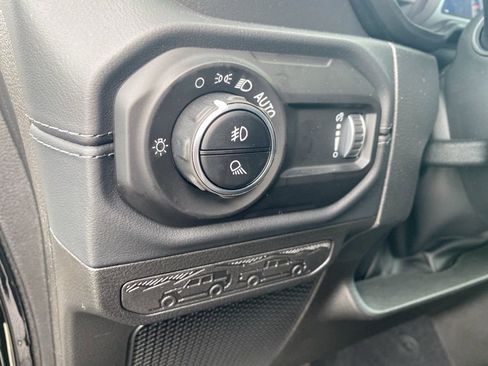 Used 2025 Jeep Gladiator Sport image 15