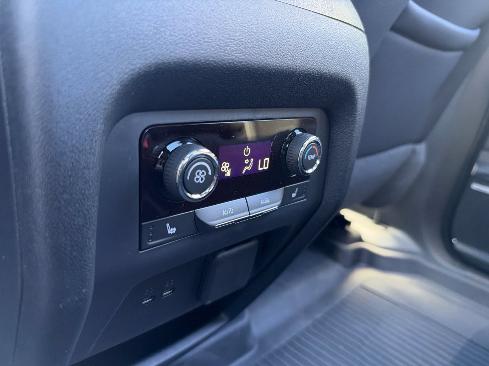 Used 2026 Chevrolet Traverse RS FWD image 34