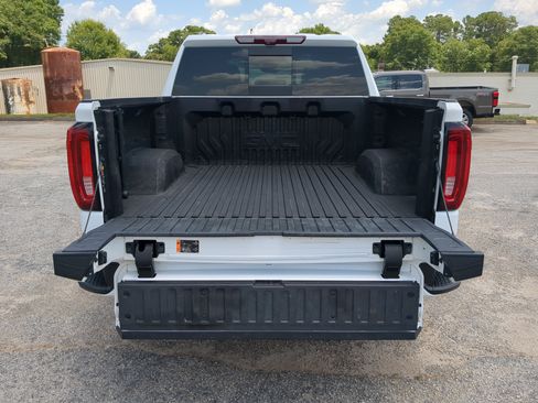 Used 2024 GMC Sierra 1500 AT4 w/ Technology Package AWD/4WD image 11