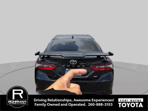Used 2021 Toyota Camry SE FWD image 8