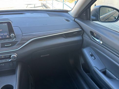 Used 2025 Nissan Altima 2.5 SV image 35